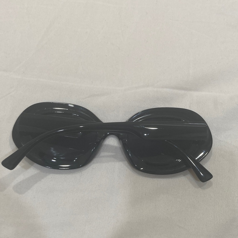 Women’s Black Oversized Oval Sunglasses - Picture 8 of 16